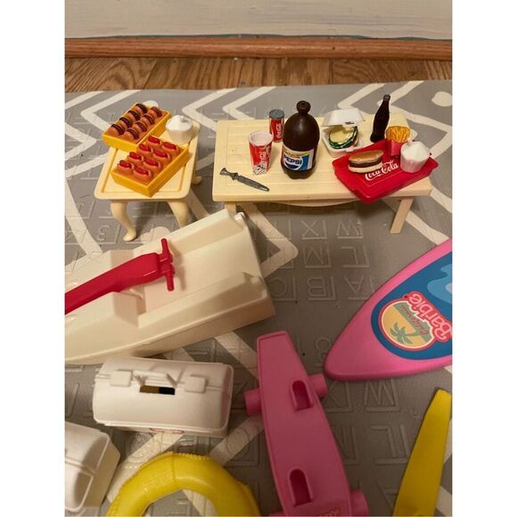 Vintage Barbies & Vintage Clothes & Vintage Accessories Big Lot - Picture 10 of 16